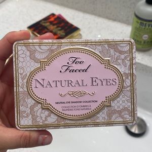 Too faced Natural eyes pallet